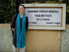 Mette ved Iyengar Yoga Instituttet i Pune, Indien